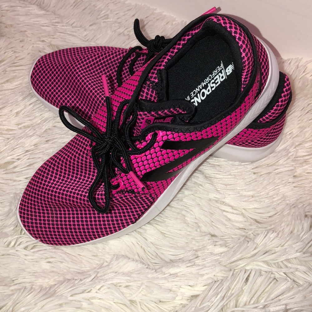 New balance pink tennis shoes